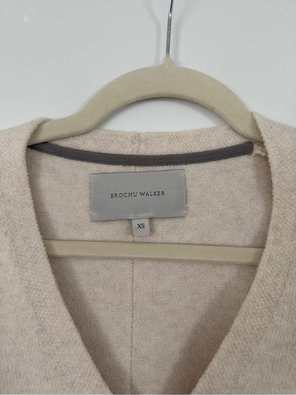 Brochu Walker Cashmere Blend V-Neck Short Sleeve Sweater - Cream - Picture 2 of 3